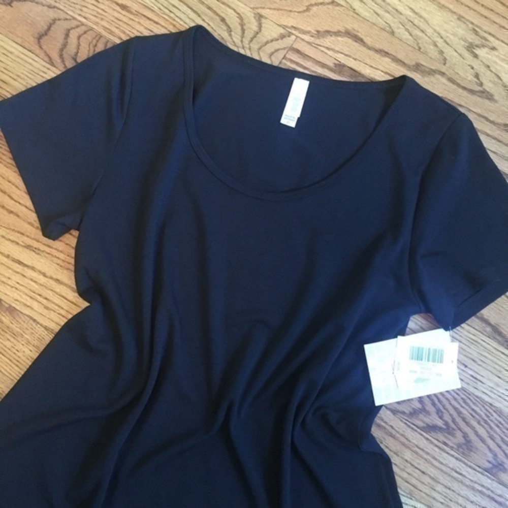 NEW LuLaRoe Noir Black LuLaRoe Classic A-line Polyester Women’s Tee Sz XS